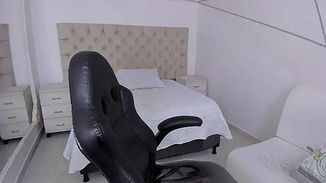 CinthiaCollins online show from 11.30.25