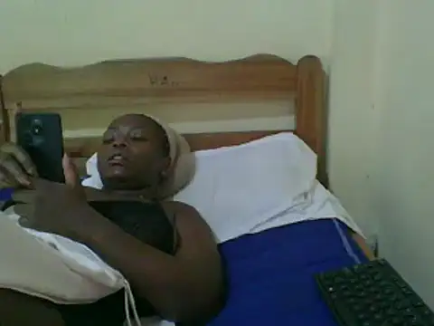 Snapshot of sweet-frida22 chatting on 02.15.25 sweet-frida22 online show from 02.15.25