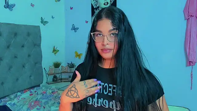 Snapshot of mabellfox chatting on 12.30.24 mabellfox online show from 12.30.24