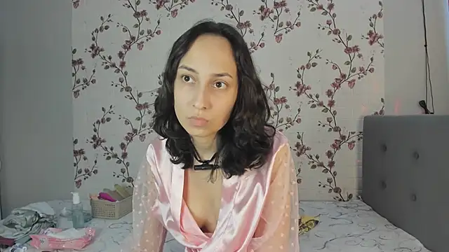 Snapshot of Alisagold90 chatting on 02.15.25 Alisagold90 online show from 02.15.25