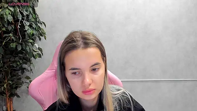 Snapshot of Donna_Evans chatting on 03.20.25 Donna Evans online show from 03.20.25