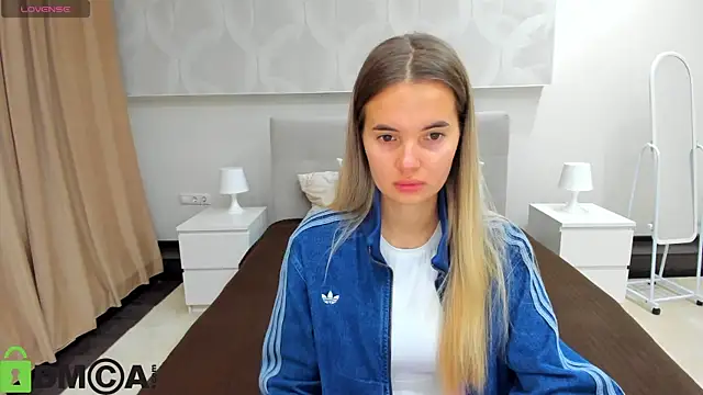 Snapshot of Donna_Evans chatting on 09.18.25 Donna Evans online show from 09.18.25