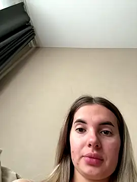 Snapshot of Donna_Evans chatting on 10.04.25 Donna Evans online show from 10.04.25