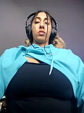 Snapshot of Hotasiansensation chatting on 10.15.25 Hotasiansensation online show from 10.15.25