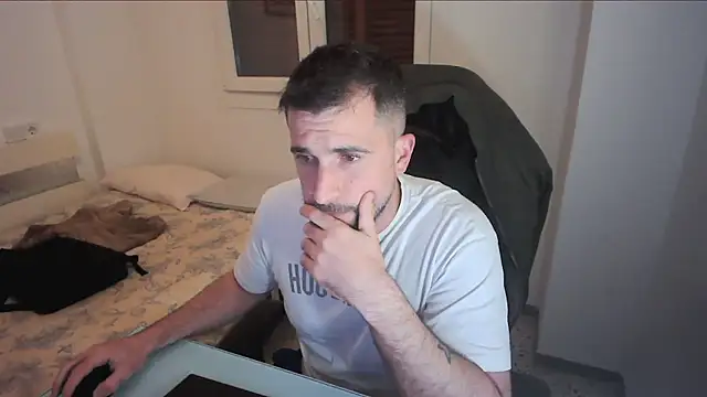 Snapshot of alex877x chatting on 04.17.26 alex877x online show from 04.17.26