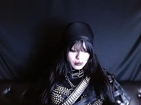 Snapshot of XXIOUX chatting on 10.28.25 XXIOUX online show from 10.28.25