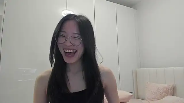 Snapshot of secretgirlfriendxo chatting on 12.22.25 secretgirlfriendxo online show from 12.22.25