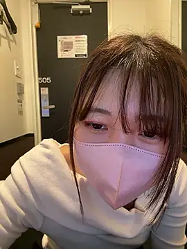 Snapshot of SUZU_ chatting on 05.03.26 SUZU online show from 05.03.26