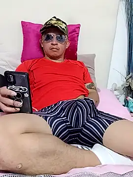 Snapshot of Chdgr chatting on 02.04.25 Chdgr online show from 02.04.25