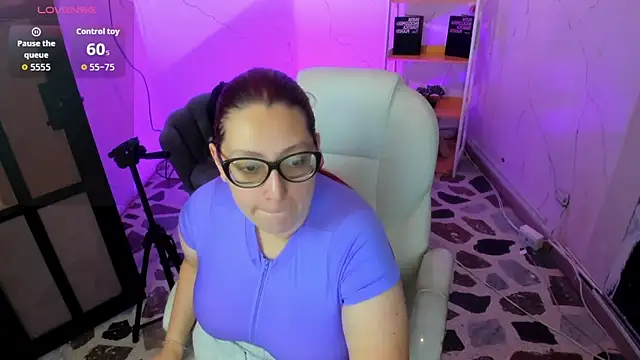 NiickyJones online show from 09.18.25