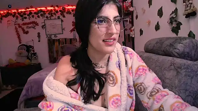 Snapshot of azahar__ziiz chatting on 12.18.24 azahar  ziiz online show from 12.18.24