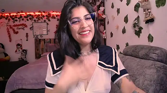 Snapshot of azahar__ziiz chatting on 12.20.24 azahar  ziiz online show from 12.20.24