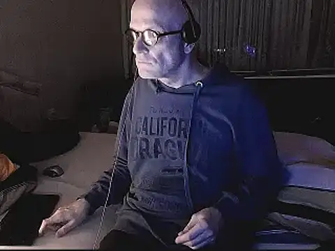 Snapshot of HornyRalfi55 chatting on 12.08.24 HornyRalfi55 online show from 12.08.24