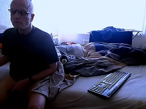 Snapshot of HornyRalfi55 chatting on 02.15.25 HornyRalfi55 online show from 02.15.25