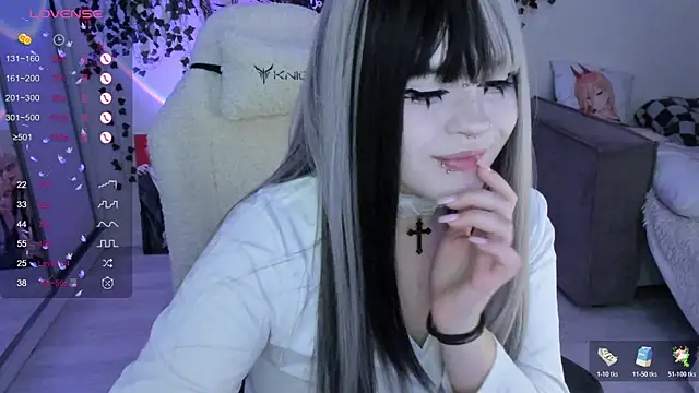 SelenaCute online show from 10.28.25