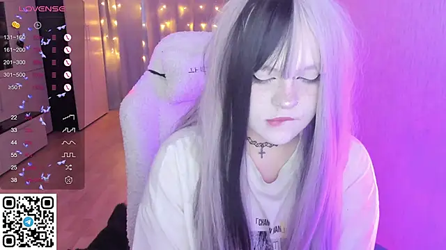 Snapshot of SelenaCute chatting on 02.10.26 SelenaCute online show from 02.10.26