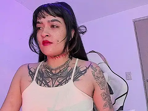 Snapshot of sarah_benjjaminn chatting on 04.24.26 sarah benjjaminn online show from 04.24.26