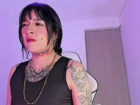 Snapshot of sarah_benjjaminn chatting on 04.30.26 sarah benjjaminn online show from 04.30.26