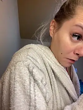 Snapshot of Tasty_Shape chatting on 11.13.25 Tasty Shape online show from 11.13.25