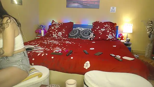 Snapshot of Tasty_Shape chatting on 12.05.25 Tasty Shape online show from 12.05.25