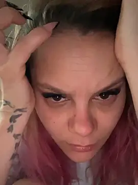 Snapshot of Tasty_Shape chatting on 12.17.25 Tasty Shape online show from 12.17.25