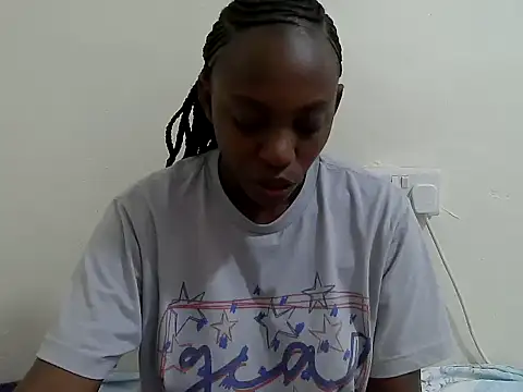 Snapshot of lizbela1 chatting on 09.29.25 lizbela1 online show from 09.29.25