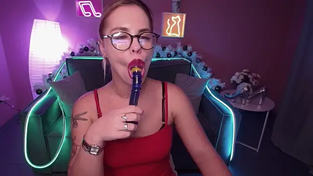 Snapshot of RikaRaily chatting on 01.07.25 RikaRaily online show from 01.07.25