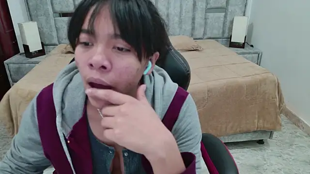 laureentt  online show from 04.11.26