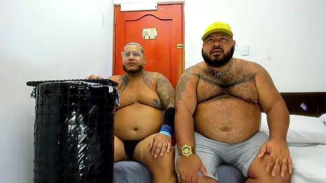 Latino bigcock online show from 11.26.25