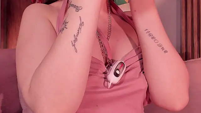 Snapshot of Eva_Macalliter chatting on 07.05.26 Eva Macalliter online show from 07.05.26
