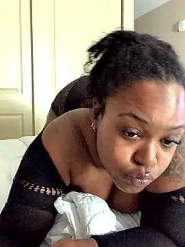 Snapshot of SweetHoneyBunz chatting on 04.29.26 SweetHoneyBunz online show from 04.29.26