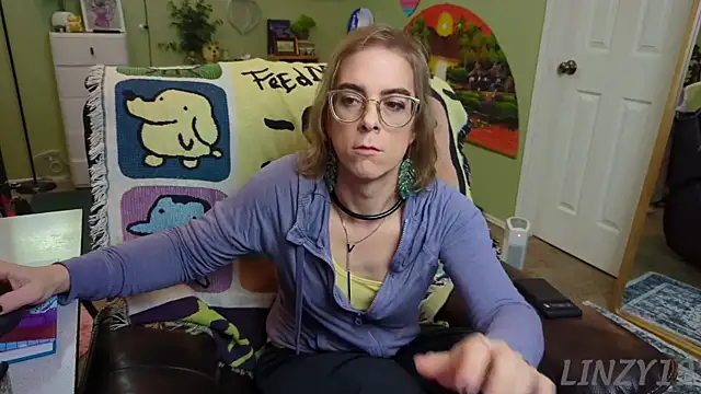 Snapshot of Linzy_19 chatting on 02.11.25 Linzy 19 online show from 02.11.25