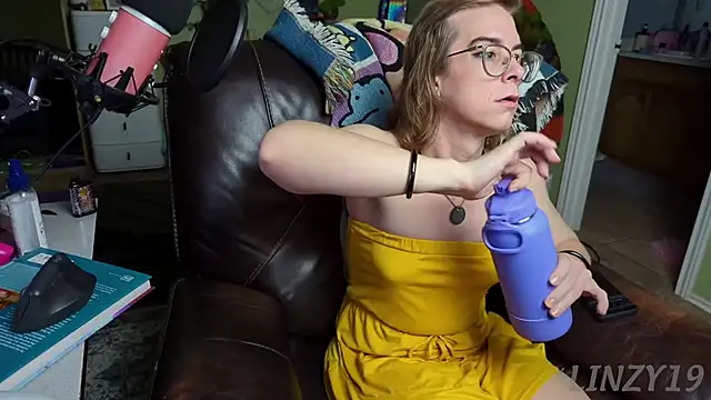 Snapshot of Linzy_19 chatting on 03.01.25 Linzy 19 online show from 03.01.25