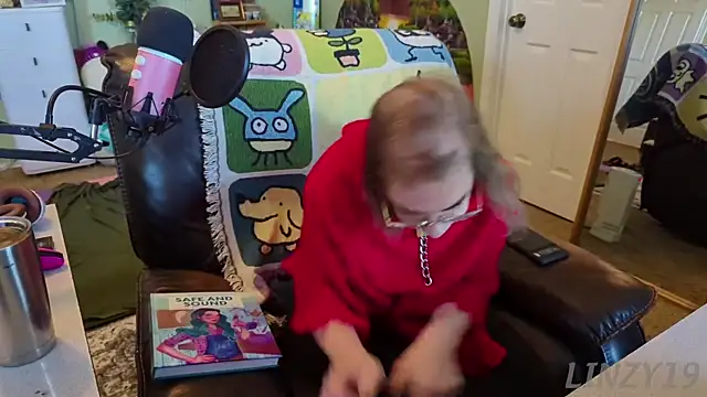 Snapshot of Linzy_19 chatting on 03.10.25 Linzy 19 online show from 03.10.25