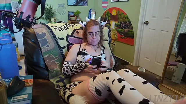 Snapshot of Linzy_19 chatting on 03.13.25 Linzy 19 online show from 03.13.25