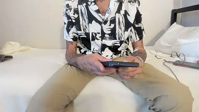 RoosterWabbit online show from 09.24.25