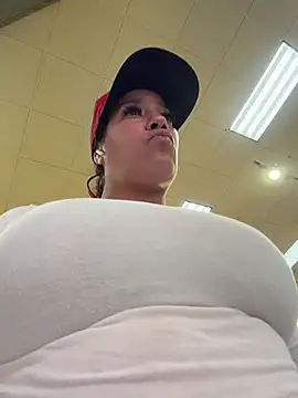 Snapshot of Bigbuttbrooklynn chatting on 04.01.26 Bigbuttbrooklynn online show from 04.01.26