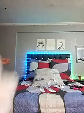 Snapshot of Toya_P chatting on 11.20.25 Toya P online show from 11.20.25