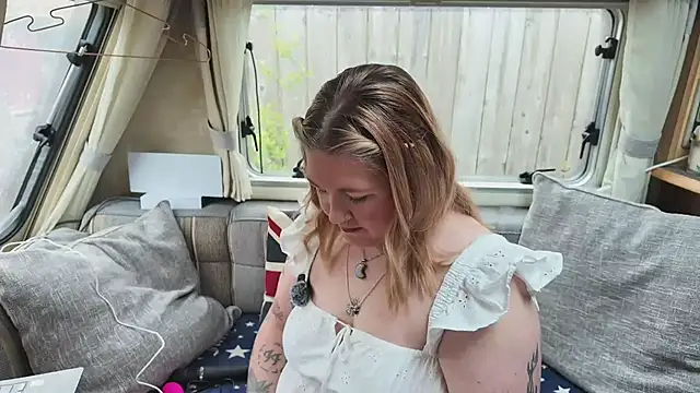 Snapshot of British__Rosie chatting on 05.15.26 British Rosie online show from 05.15.26