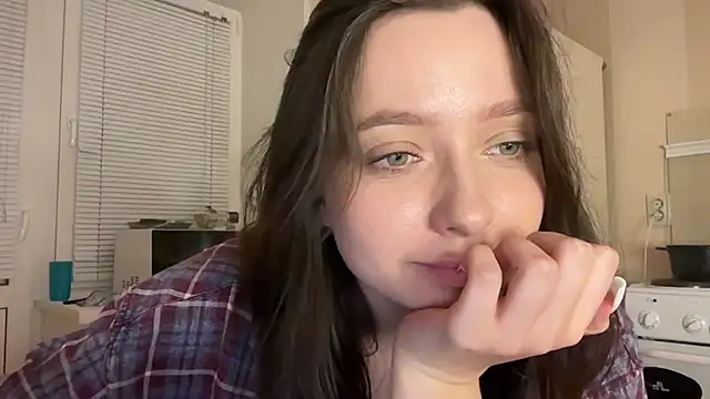 Snapshot of _liatris_ chatting on 09.18.25  liatris  online show from 09.18.25