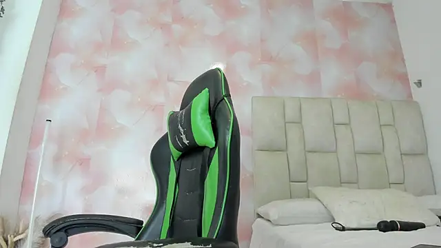 aida rose  online show from 04.05.26