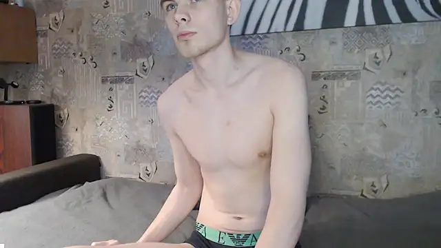 Snapshot of Student_Oliver chatting on 12.23.25 Student Oliver online show from 12.23.25