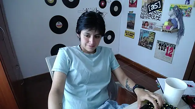 Snapshot of 9_Fernanda_9 chatting on 02.28.25 9 Fernanda 9 online show from 02.28.25