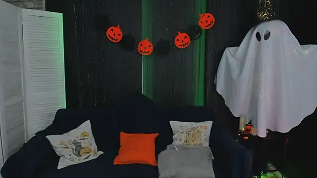 SarahCoksss online show from 10.28.25