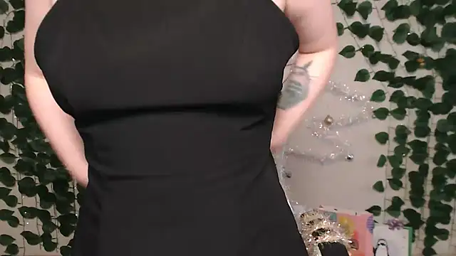 IxxiLiana online show from 12.30.24