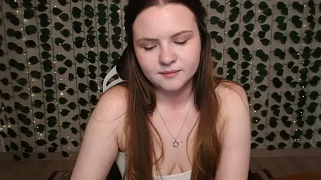 IxxiLiana online show from 02.22.25