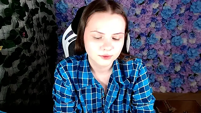 IxxiLiana online show from 09.10.25