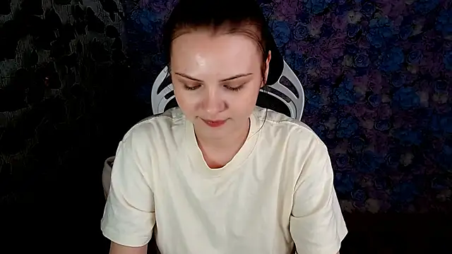 IxxiLiana online show from 09.20.25