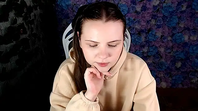 IxxiLiana online show from 09.23.25