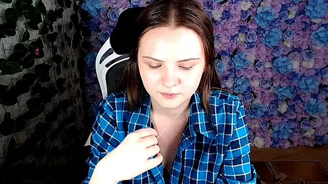 IxxiLiana online show from 09.29.25